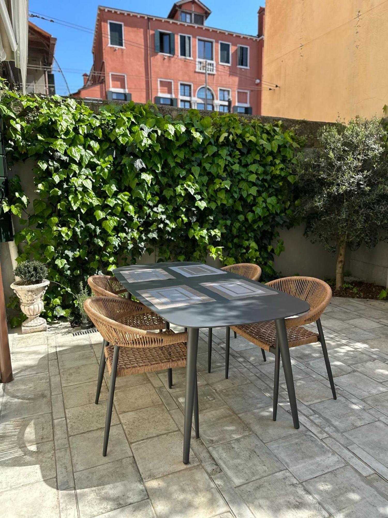 Wow Garden In The Heart Of البندقية المظهر الخارجي الصورة